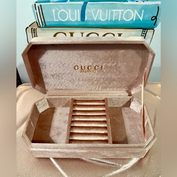 Gucci Beauty Baby Pink Velvet jewelry box! 💖 - Picture 1 of 3
